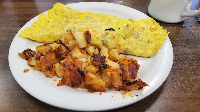 Breakfast plate served at Gel's Kitchen